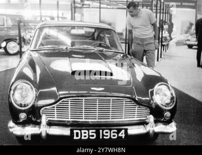 British 4 litri Aston Martin DB5 in mostra al Salone dell'automobile di Francoforte. Settembre 1963 Foto Stock