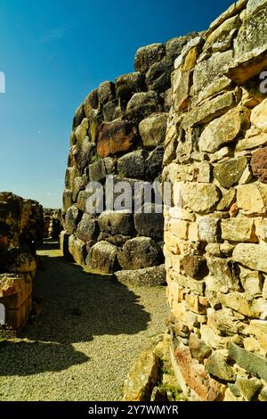 Area archeologica Nuraghe di Barumini. Sito patrimonio dell'umanità dell'UNESCO. Provincia del Sud Sardegna, Italia Foto Stock