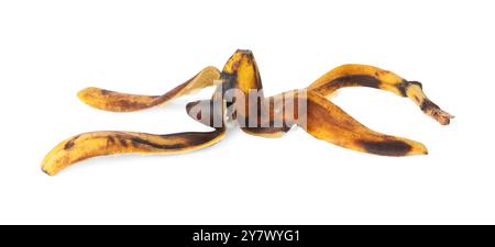 Buccia di banana con macchie scure isolate su bianco Foto Stock