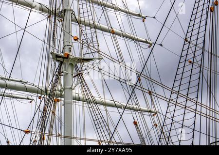 DAS ehemalige Segelschulschiff Gorch Fock i, im Hafen der Hansestadt und Weltkulturerbe Stätte der UNESCO, Stralsund, Heute Museumsschiff, Meclemburgo-Vorpommern, Deutschland, *** l'ex nave scuola a vela Gorch Fock i, nel porto della città anseatica e patrimonio dell'umanità dell'UNESCO, Stralsund, oggi nave museo, Meclemburgo-Vorpommern, Germania, Foto Stock