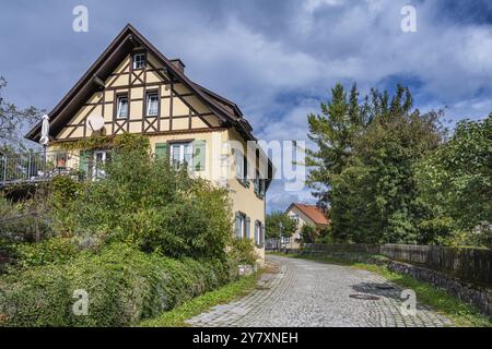 Casa in legno nella storica città alta di Aach im Hegau, distretto di Costanza, Baden-Wuerttemberg, Germania, Europa Foto Stock