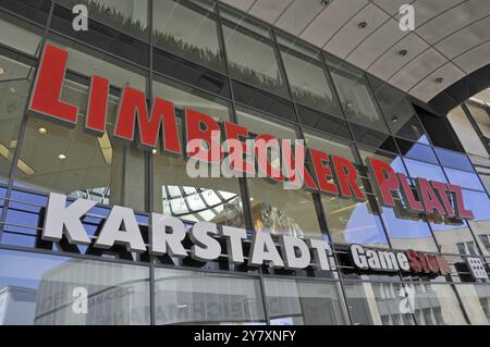 Centro commerciale Karstadt Limbecker Platz, Essen, Renania settentrionale-Vestfalia, Germania, Europa Foto Stock