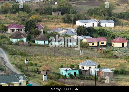 Gita alla Wild Coast, Sud Africa, da Port St Johns a East London, passando attraverso caratteristici villaggi con colline verdi ondulate sormontate da co Foto Stock