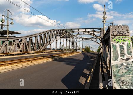 Berlino Germania 2024: Il valico di frontiera di Bornholmer Strasse a Bösebrücke fu il primo ad essere aperto dopo la caduta del muro il 9 novembre 1989. Foto Stock