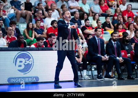 Murcia, Spagna. 1 ottobre 2024. SITO ALONSO ALLENATORE DELL'UCAM MURCIA CB DURANTE LA PARTITA, UCAM MURCIA CB vs MANISA BASKET, Basketball Champions League First Match, Murcia Sports Palace, regione di Murcia, 01 ottobre 2024 crediti: Pascu Méndez/Alamy Live News Foto Stock