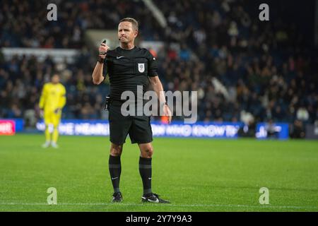 L'arbitro David Webb durante il match per lo Sky Bet Championship tra West Bromwich Albion e Middlesbrough all'Hawthorns di West Bromwich martedì 1 ottobre 2024. (Foto: Trevor Wilkinson | mi News) crediti: MI News & Sport /Alamy Live News Foto Stock