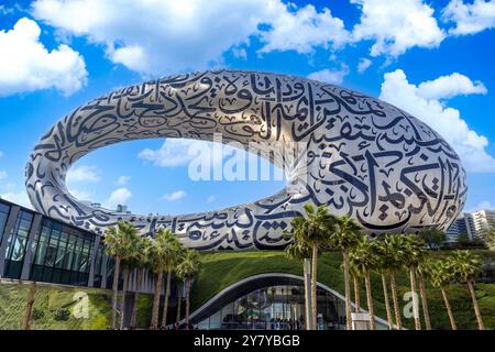 Dubai Museum of the Future, uno spazio espositivo per tecnologie innovative e futuristiche. Foto Stock