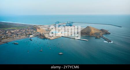 Porto di Chancay Mega. Situato in Perù, in costruzione, futuro centro marittimo del Sud America. Chancay Lima, Perù. Foto Stock