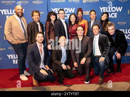 New York, NY, USA, 1° ottobre 2024: (Top Row) David Ryan Smith, David Henry Hwang, Leigh Silverman, Daniel Dae Kim, Shannon TYO, Marinda Anderson, Paul Juhn e Olivia Oguma. Ryan Eggold, Francis Jue, Zach Shaffer, Greg Keller e Kevin del Aguila assistono alla serata di apertura di "Yellow Face" della Roundabout Theatre Company al Todd Haimes Theatre di New York il 1 ottobre 2024. Crediti: Lev Radin/Alamy Live News Foto Stock