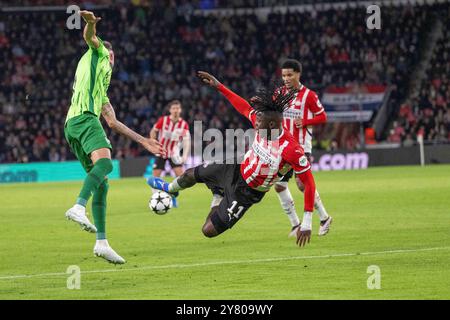 Lo Zeno Debast Sporting Lissabon Johan Bakayoko PSV Eindhoven combatte per il pallone durante la fase MD2 della UEFA Champions League 2024/25 tra il PSV Eindhoven e lo Sporting Clube de Portugal al Philips Stadion il 1° ottobre 2024 a Eindhoven, Paesi Bassi. Defodi-747 WD1 6629 *** Zeno Debast Sporting Lisbon Johan Bakayoko PSV Eindhoven lotta per il pallone durante la fase MD2 della UEFA Champions League 2024 25 tra PSV Eindhoven e Sporting Clube de Portugal al Philips Stadion il 1° ottobre 2024 a Eindhoven, Paesi Bassi Defodi 747 WD1 6629 Defodi-747 Foto Stock