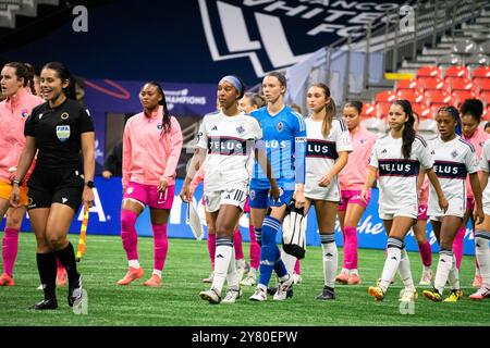 Vancouver, Canada. 1 ottobre 2024. Vancouver, British Columbia, Canada, 1 ottobre 2024: Vancouver Whitecaps FC Girls Elite e San Diego Wave entrano in campo prima della partita a gironi della CONCACAF W Champions Cup tra Vancouver Whitecaps FC Girls Elite e San Diego Wave al BC Place Stadium di Vancouver, British Columbia, Canada (SOLO USO EDITORIALE). (Amy Elle/SPP) credito: SPP Sport Press Photo. /Alamy Live News Foto Stock