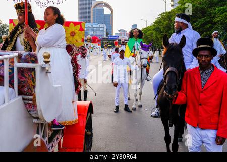 Etiopia, Addis Abeba (o Addis Abeba), 27 settembre 2023: I cristiani ortodossi etiopi celebrano Meskel, una festa della Chiesa che commemora il dis Foto Stock