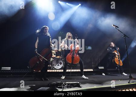 REGNO UNITO. 30 settembre 2024. LONDRA, INGHILTERRA - SETTEMBRE 30: Perttu Kivilaakso, Eicca Toppinen e Paavo Lötjönen di Apocalyptica che si esibiscono alla Royal Albert Hall il 30 settembre 2024 a Londra, Inghilterra. CAP/Mar © Mar/Capital Pictures credito: Capital Pictures/Alamy Live News Foto Stock