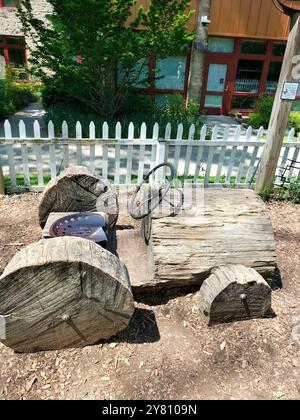 La bellezza della natura si fonde con le storiche case in legno in un parco nel Maryland Foto Stock