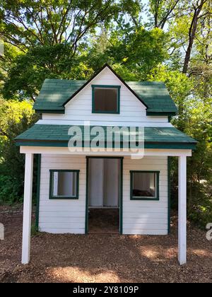 La bellezza della natura si fonde con le storiche case in legno in un parco nel Maryland Foto Stock