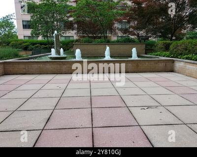 Cattura la bellezza architettonica del centro di Bethesda, Maryland, in una perfetta giornata di sole Foto Stock