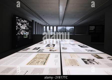 Monaco di Baviera, Germania - 18 aprile 2024: Sala espositiva nel Museo del Centro di documentazione del nazionalsocialismo (NS Dokumentationszentrum) Foto Stock