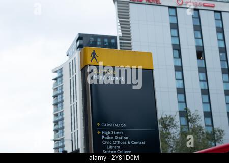 SUTTON, LONDRA - 10 SETTEMBRE 2024: Sutton High Street. Città nel sud di Londra e sede amministrativa del Borough of Sutton Foto Stock