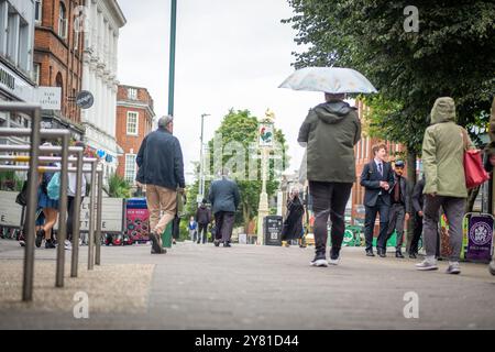 SUTTON, LONDRA - 10 SETTEMBRE 2024: Sutton High Street. La strada principale dei negozi nella città di Sutton, nel sud di Londra, Surrey. Foto Stock