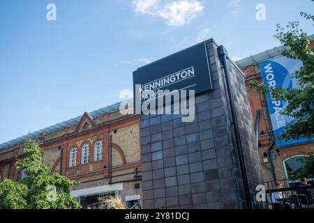 LONDRA - 13 SETTEMBRE 2024: Kennington Park Business Centre su Brixton Road nel sud-ovest di Londra Foto Stock