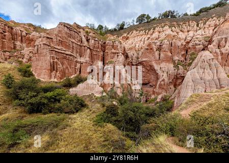 Le scogliere rosse di Papa Rosie in Romania Foto Stock