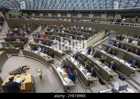 Bruxelles, Belgio. 2 ottobre 2024. Mercoledì 2 ottobre 2024 si terrà a Bruxelles una sessione plenaria del Parlamento fiammingo. BELGA FOTO NICOLAS MAETERLINCK credito: Belga News Agency/Alamy Live News Foto Stock