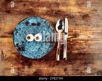 Disposizione del tavolo incredibilmente creativa: Verticale Foto Stock