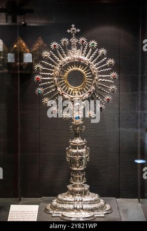 Custodia, argento stampato con smusso e cristalli, 1670, Museo Diocesano Huesca, comunità Aragona, Spagna Foto Stock