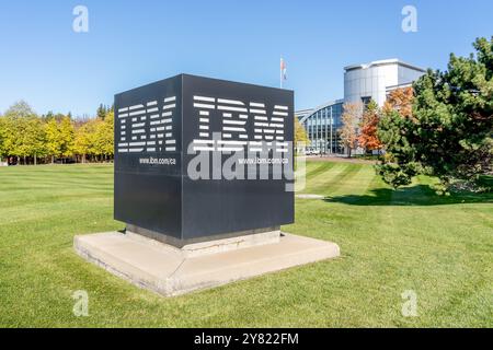 Primo piano cartello con il logo IBM presso la sede centrale di IBM Canada a Markham, vicino a Toronto, Ontario. Foto Stock