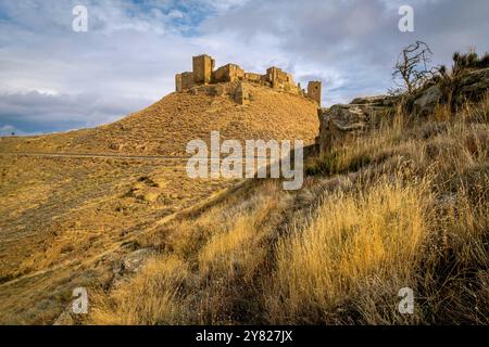 Castello di Montearagón, del XI secolo, comune di Quicena, Huesca, dichiarata monumento nazionale nel 1931, la cordigliera pirenaica, provincia de Huesca, Ara Foto Stock