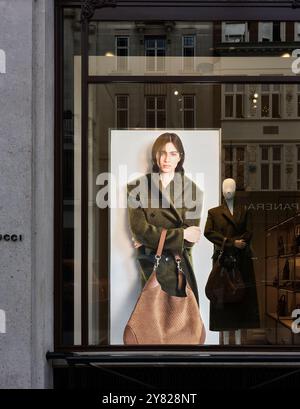 Vetrina a Gucci, New Bond Street, Mayfair, Londra, Inghilterra. Foto Stock