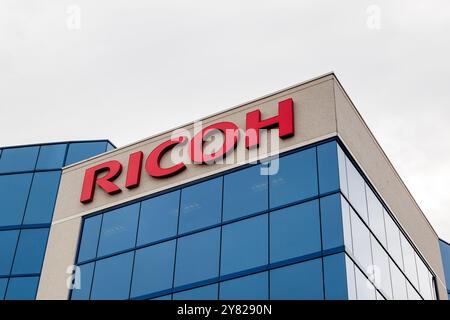 Primo piano del cartello Ricoh sulla sede centrale del Canada a Mississauga, Ontario, Canada Foto Stock