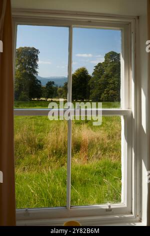 Una vista mattutina di settembre sul pascolo coperto di fretta da una casa vacanze ristrutturata in Scozia Foto Stock