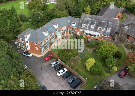 Sidmouth, Regno Unito. 2 ottobre Vista generale della Holmesley Care Home, ora rinominata vale View Heights Care Home a Sidford, Devon, dove sette anziani residenti morirono per contrarre il coronavirus nel marzo/aprile 2021. Un infermiere della casa di cura ha rifiutato di indossare un facciale durante la pandemia, perché credeva che l'epidemia fosse una cospirazione! Un'inchiesta sui sette morti è in corso presso la County Hall di Exeter, devon, e sta ricevendo prove dal personale collegato alla casa di cura. Credito: Mark Passmore/Alamy Live News Foto Stock