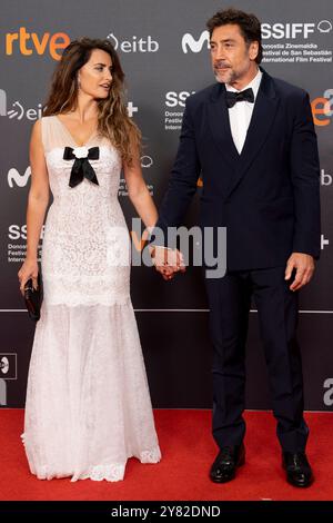 Penélope Cruz e Javier Bardem partecipano alla cerimonia di apertura di 'Emmanuelle' durante il 72° Festival Internazionale del Cinema di San Sebastian al Palazzo Kursaal. Foto Stock