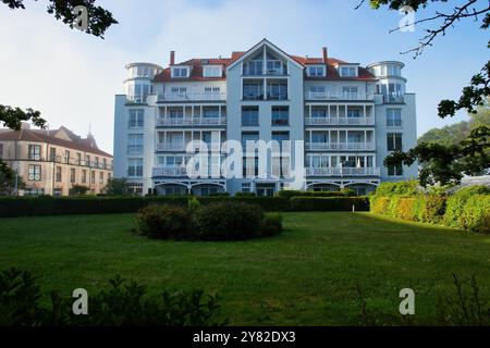 Kuehlungsborn, Germania - 30 maggio 2021: Meeresblick, un hotel a Keuhlungsborn, Germania, in una serata primaverile sulla costa baltica. Foto Stock