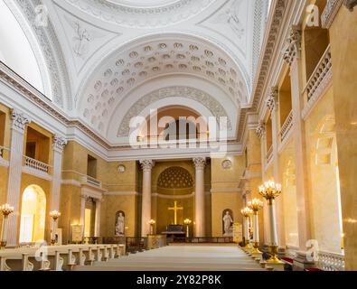 Interno della navata centrale della Cappella del Palazzo di Christiansborg in stile neoclassico a Copenaghen, Danimarca. Foto Stock