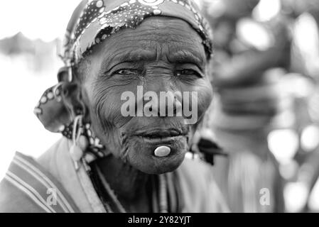 Una vecchia donna Pokot ad Amudat Karamoja - Uganda Foto Stock