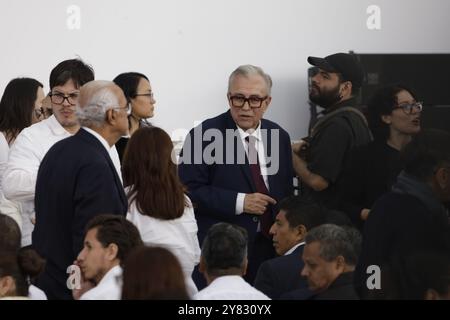 Città del Messico, Messico. 1 ottobre 2024. Governatore dello stato di Sinaloa, Ruben Rocha moya partecipa alla cerimonia della consegna del testimone di comando da parte dei rappresentanti dei 100 popoli indigeni per la prima presidente femminile del Messico, Claudia Sheinbaum Pardo, come parte dell'inaugurazione presidenziale nella piazza principale di Zocalo. Il 1° ottobre 2024 a città del Messico, Messico. (Foto di Luis Barron/ credito: Eyepix Group/Alamy Live News Foto Stock