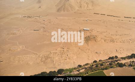 Veduta aerea la Sacra città di Caral, un sito archeologico situato nella valle di Supe, Foto Stock