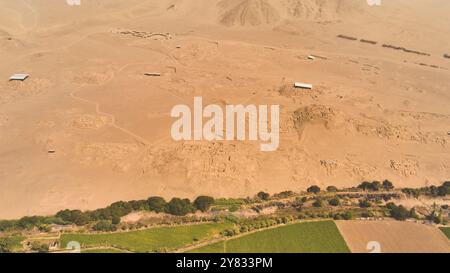 Vista aerea la Sacra città di Caral, è un sito archeologico situato nella valle di Supe Foto Stock