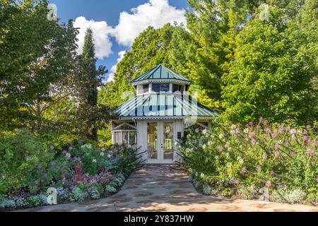 GREEN BAY, WISCONSIN, USA, 23 SETTEMBRE 2024: Casa giardino Lusthaus presso il giardino botanico di Green Bay. Foto Stock