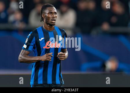 Gelsenkirchen, Germania. 2 ottobre 2024. GELSENKIRCHEN, GERMANIA - 2 OTTOBRE: L'Odilon Kossounou dell'Atalanta BC guarda durante la fase MD2 della UEFA Champions League 2024/25 tra l'FC Shakhtar Donetsk e l'Atalanta BC all'Arena AufSchalke il 2 ottobre 2024 a Gelsenkirchen, Germania. (Foto di Joris Verwijst/Agenzia BSR) credito: Agenzia BSR/Alamy Live News Foto Stock