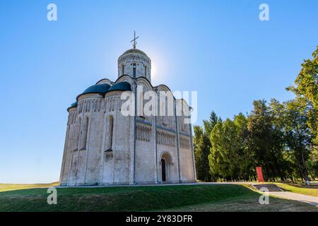 Vista esterna della cattedrale di San Demetrio a Vladimir, Federazione Russa, costruita nel XII secolo e dichiarata patrimonio dell'umanità dall'UNESCO Foto Stock