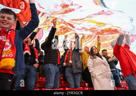 Liverpool, Regno Unito. 2 ottobre 2024. I tifosi del Liverpool svelano lo striscione negli stand prima della partita UEFA Champions League - League Stage Liverpool vs Bologna ad Anfield, Liverpool, Regno Unito, 2 ottobre 2024 (foto di Craig Thomas/News Images) Credit: News Images Ltd/Alamy Live News Foto Stock