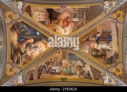 VOGHERA, ITALIA - 12 SETTEMBRE 2024: Affresco a soffitto (tema pasquale) dalla navata laterale di Domo - Collegiata di San Lorenzo di Luigi Morgari Foto Stock