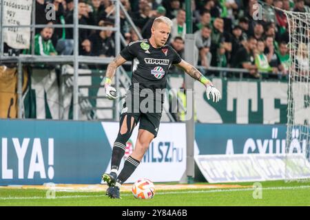 Budapest, Ungheria – 9 ottobre 2022. Il portiere del Debrecen David Grof durante la partita di Liga ungherese Ferencvaros contro Debrecen (2-0). Foto Stock