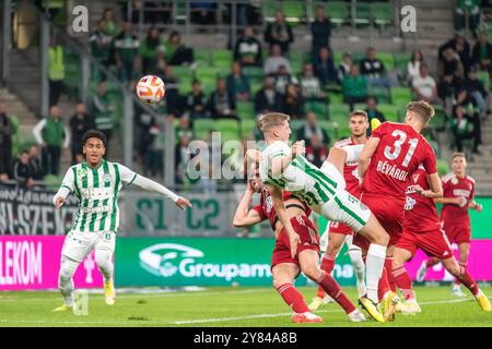 Budapest, Ungheria – 9 ottobre 2022. Ferencvaros centroback Mats Knoester in azione durante la partita di Liga ungherese Ferencvaros vs Debrecen (2-0). Foto Stock