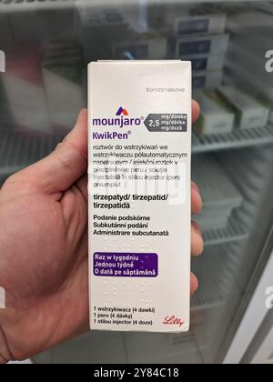 Mounjaro - Tirzepatide con penna iniettabile è un farmaco antidiabetico  utilizzato per il trattamento del diabete di tipo 2 per perdere peso e  controllare il sug di sangue Foto stock