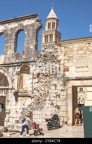 Spalato Croazia, città vecchia, porta d'argento Srebrena vrata, monumento storico, Palazzo di Diocleziano ingresso Dioklecijanova palaca, dettaglio architettonico romano, sa Foto Stock